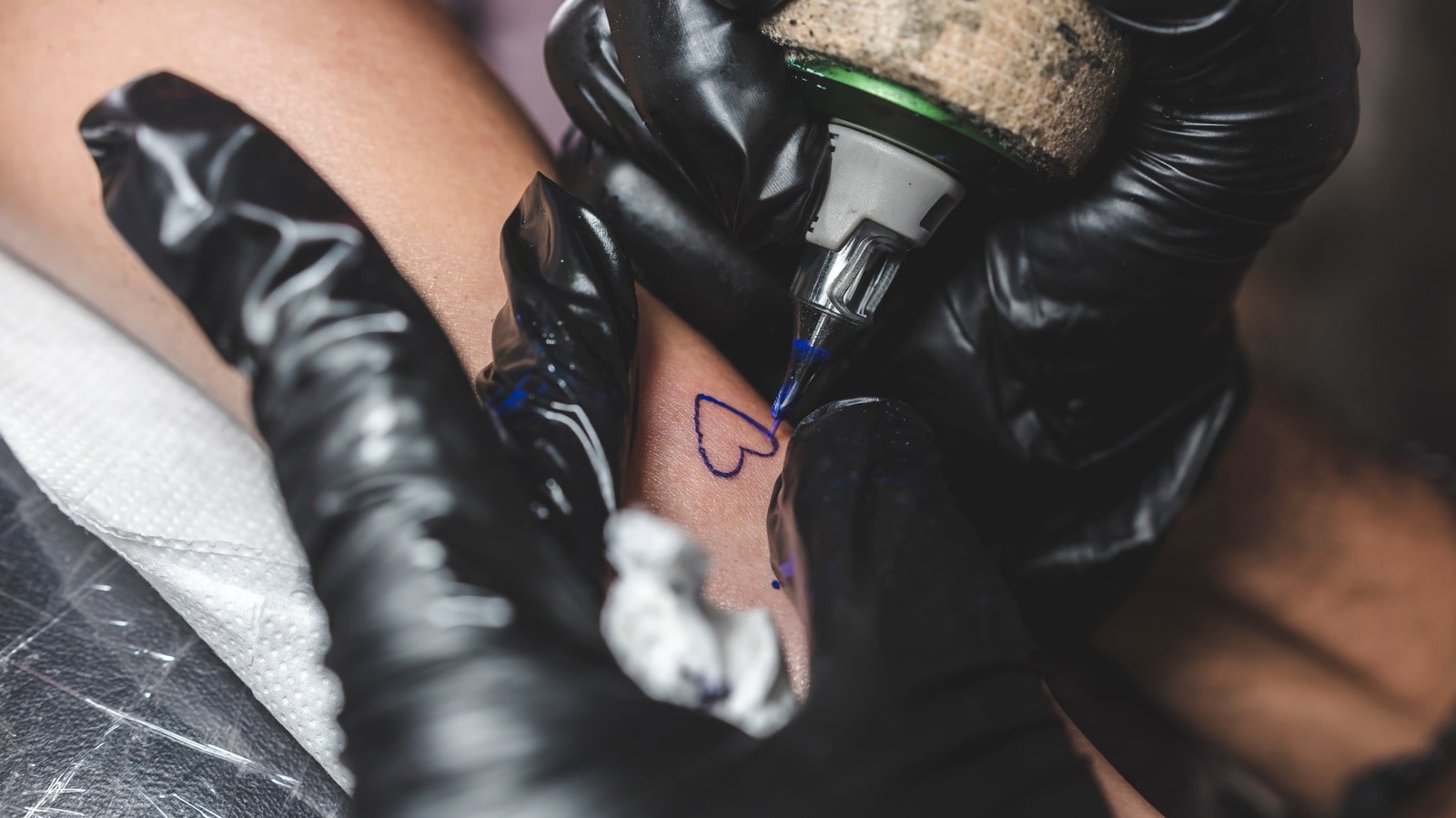 Тренды татуировок 2025: современные стили и популярные направления - 2